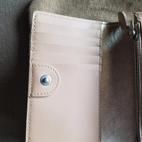 NWT! Sale! Saville Burberry Crest Embossed Smooth Leather Gold Metallic Wallet - Picture 15 of 16